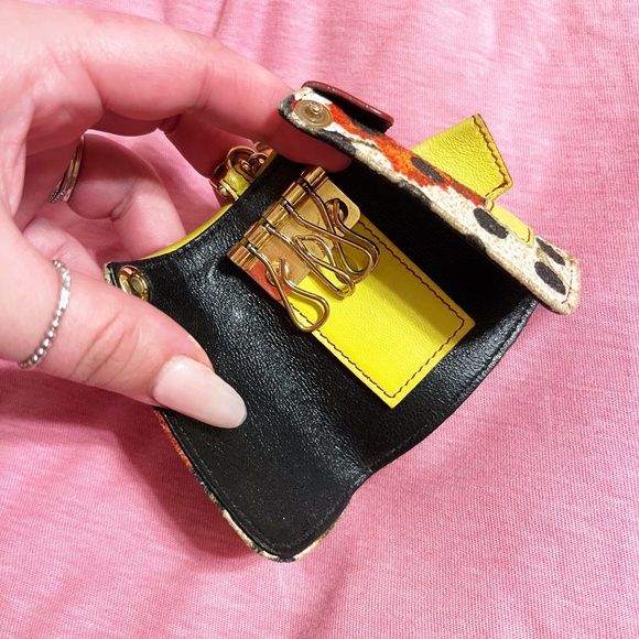 Auth. Dolce & Gabbana RARE Floral Jacket Key Case - Picture 7 of 10